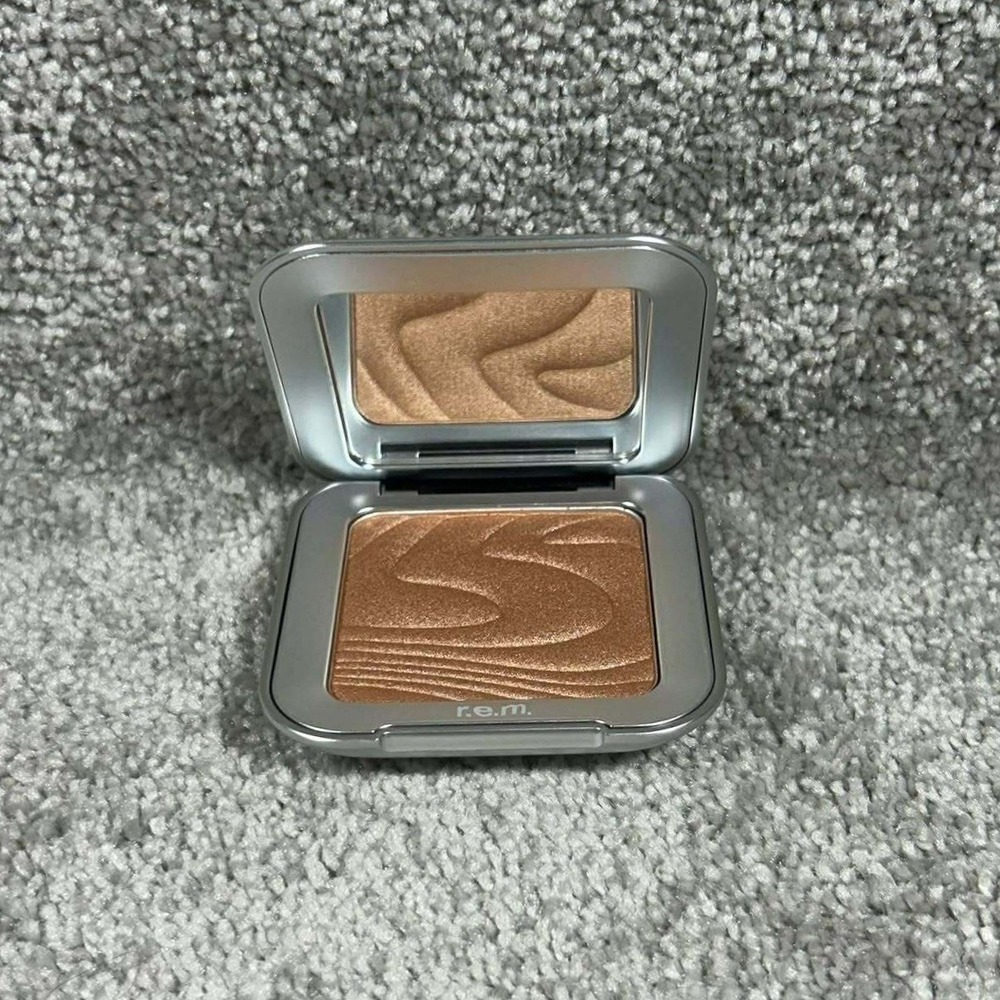 R.E.M. Beauty Interstellar Highlighter Topper Miss Mars NIB Full Size 8g/0.28 oz
